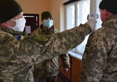 Украинских военнослужащих не обеспечивают масками и средствами дезинфекции