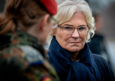 Министр обороны Германии выступила за усиление персональных санкций против людей из окружения российского президента
