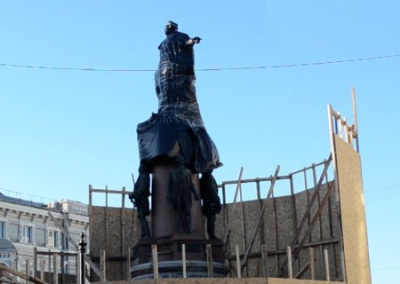Слуцкий: война киевского режима с памятниками смотрится комично