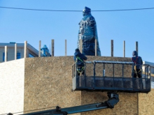 В Одессе приступили к демонтажу памятника Екатерине II