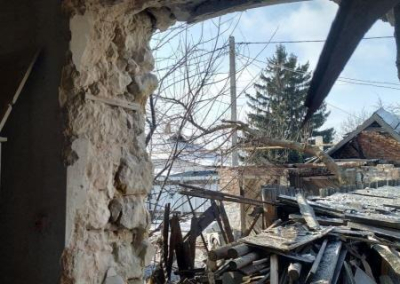 В результате обстрелов территории ЛНР повреждены дома в Стаханове и Ирмино. Уже несколько дней обесточен АМК
