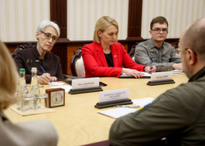 Киев проинспектировала делегация чиновников США во главе с замгоссекретаря Венди Шерман