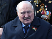 Александр Лукашенко несколько дней не появляется на публике. Белорусы, россияне и украинцы обсуждают, что с ним может быть