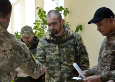 В Киеве обсуждают приказ местных военкомов о всеобщей мобилизации — таким образом продлевается военное положение