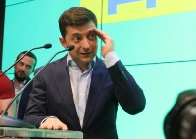 Соцопрос: Зеленский потерял первенство в рейтинге доверия и сохранил президентский