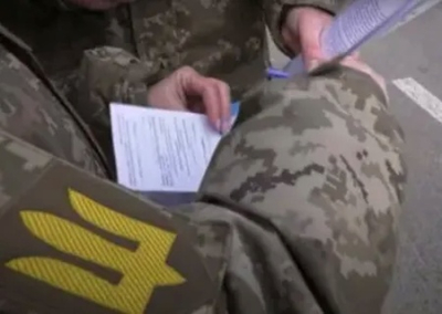 Украинские «мясники» дали инструкцию по мобилизации: не пойдут сами — колено прострелить