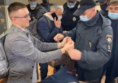 Революция отменяется: Зеленский прикажет суду освободить радикала Стерненко?
