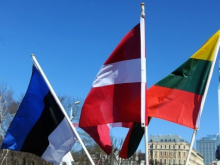Страны Прибалтики в знак солидарности с Чехией высылают российских дипломатов