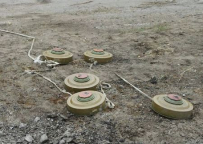 Украинские военные заставили пленных солдат Вооружённых сил России идти через минное поле