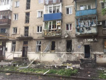ВСУ ведут огонь по Донецку: ранена мирная жительница, горит супермаркет
