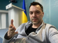 Арестович угрожает «потешной» Европе объединением армий Украины, РФ и Белоруссии