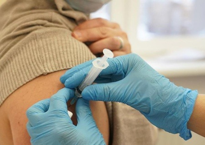 На Украине срывается процесс вакцинации от коронавируса. ОП обвиняет Порошенко и Тимошенко