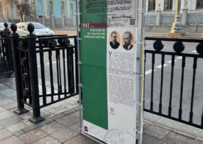 Стефанчук назвал плакаты под Радой с упоминанием надежд на Адольфа Гитлера рекламой