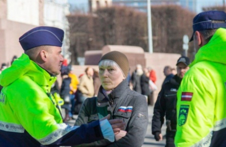 Русские не сдаются, даже если они — латыши! Пророссийской активистке Елене Крейле грозит 3.5 года тюрьмы
