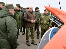 Лукашенко рассказал об успехах военно-промышленного комплекса и оснащении Вооружённых сил Белоруссии