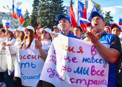 «Этот день мы ждали долго»: в городах ЛНР отпраздновали присоединение к России