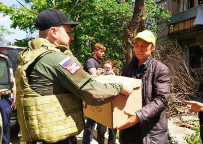 «Русская гуманитарная миссия» в Мариуполе: своих не бросаем! Фото, видео