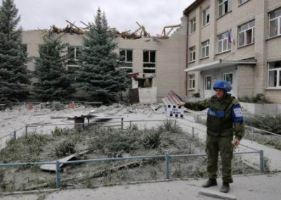 ВСУ обстреляли Рубежное и Старобельск в ЛНР - разрушена школа,  повреждены жилые дома