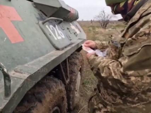 «Я сдамся без боя»: украинцы добровольно сдаются в плен и даже продают свою бронетехнику за рубли