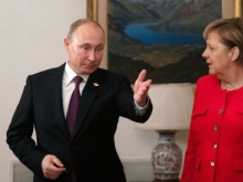 СМИ: Меркель призвала Путина не нагнетать ситуацию на границе с Украиной