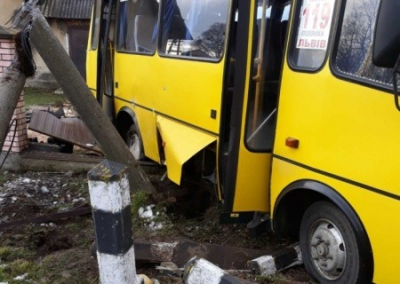 В Львовской области маршрутка столкнулась с поездом — один человек погиб