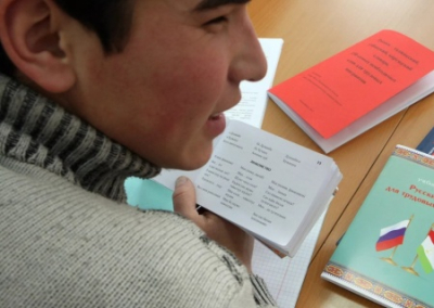 Количество мигрантов, сдавших экзамен по русскому языку, уменьшилось в 10 раз