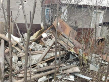 Первомайск (ЛНР) снова под массированным обстрелом: девять домов и школа получили повреждения