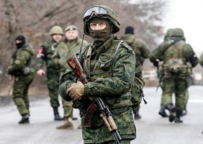 Второй день спецоперации: российская армия быстро продвигается на юге Украины, в окрестностях Киева и Харькова идут бои
