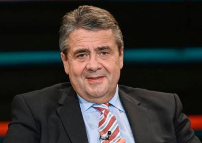 Бывший вице-канцлер Германии Зигмар Габриэль дал по рукам послу Украины в Берлине