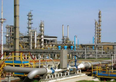 По всей Украине уничтожаются нефтебазы, завод  Коломойского в Кременчуге неприкосновенный