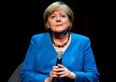 Меркель отказалась извиняться за свою политику в отношении Украины