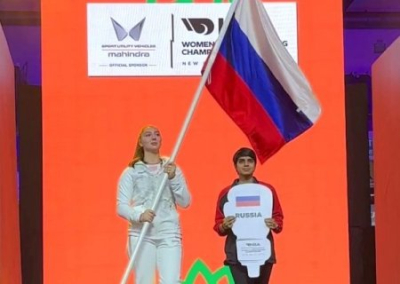 Российская спортсменка вышла с флагом РФ на открытии ЧМ по боксу