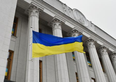 Украинские депутаты оставили в конституции курс на вступление в НАТО