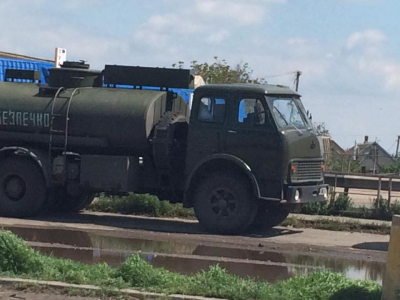 Режим ежедневно гонит к границе с Крымом колонны топлива для скопленной бронетехники