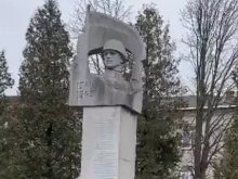 Под бурные аплодисменты нацистов на Львовщине снесли памятник Советскому солдату-освободителю