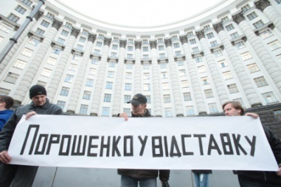 «Поймите, нас достало»: за отставку Порошенко выступает почти 60% украинцев