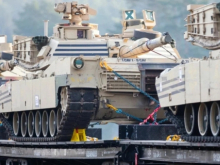 Республиканцы потребовали от Байдена объяснить поставки танков «на другой конец света»