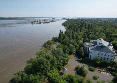 Уровень воды в районе Новой Каховки снижается, но продолжает прибывать ниже по течению