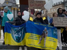 В Киеве матери и жёны пленных и погибших солдат вышли на протест — власть их проигнорировала