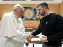 «Нам не нужны посредники». Зеленский отверг миротворческую миссию Ватикана