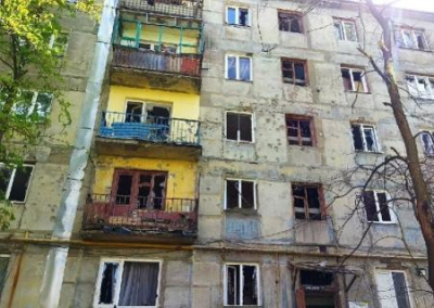 В результате обстрелов Первомайска (ЛНР) ранены три мирных жителя, повреждены жилые дома и объекты инфраструктуры