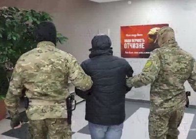 «Горячий сезон» у ФСБ: силовики устроили облавы на пособников украинских нацистов от Карелии до Хабаровска