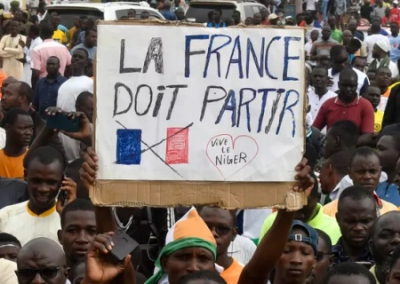 94 французских сенатора обвинили Макрона в провале работы в Африке