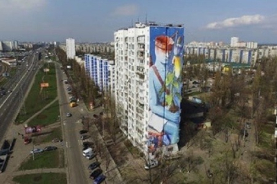 Иконизация Путина: в Киеве нарисовали мурал с изображением президента РФ