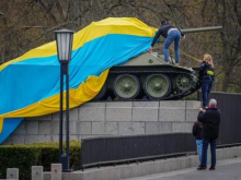 Сдались: в Берлине можно будет размахивать украинскими флагами 8 и 9 мая