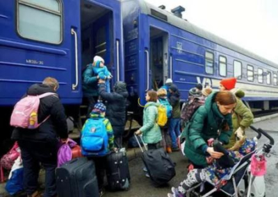 Зеленский обещает устроить переселенцам безбедную жизнь в западных регионах Украины, но реалии говорят об обратном