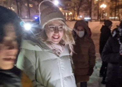 Соратники Навального раскритиковали Собчак за участие в акции с фонариками