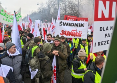 В Варшаве начались столкновения между протестующими фермерами и полицией