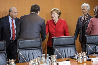 Меркель покрывает коррупцию Порошенко
