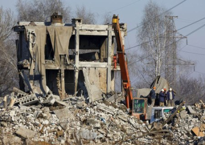 «Не надо впаривать про мобильники». В сети обсуждают реакцию Минобороны на трагедию в Макеевке